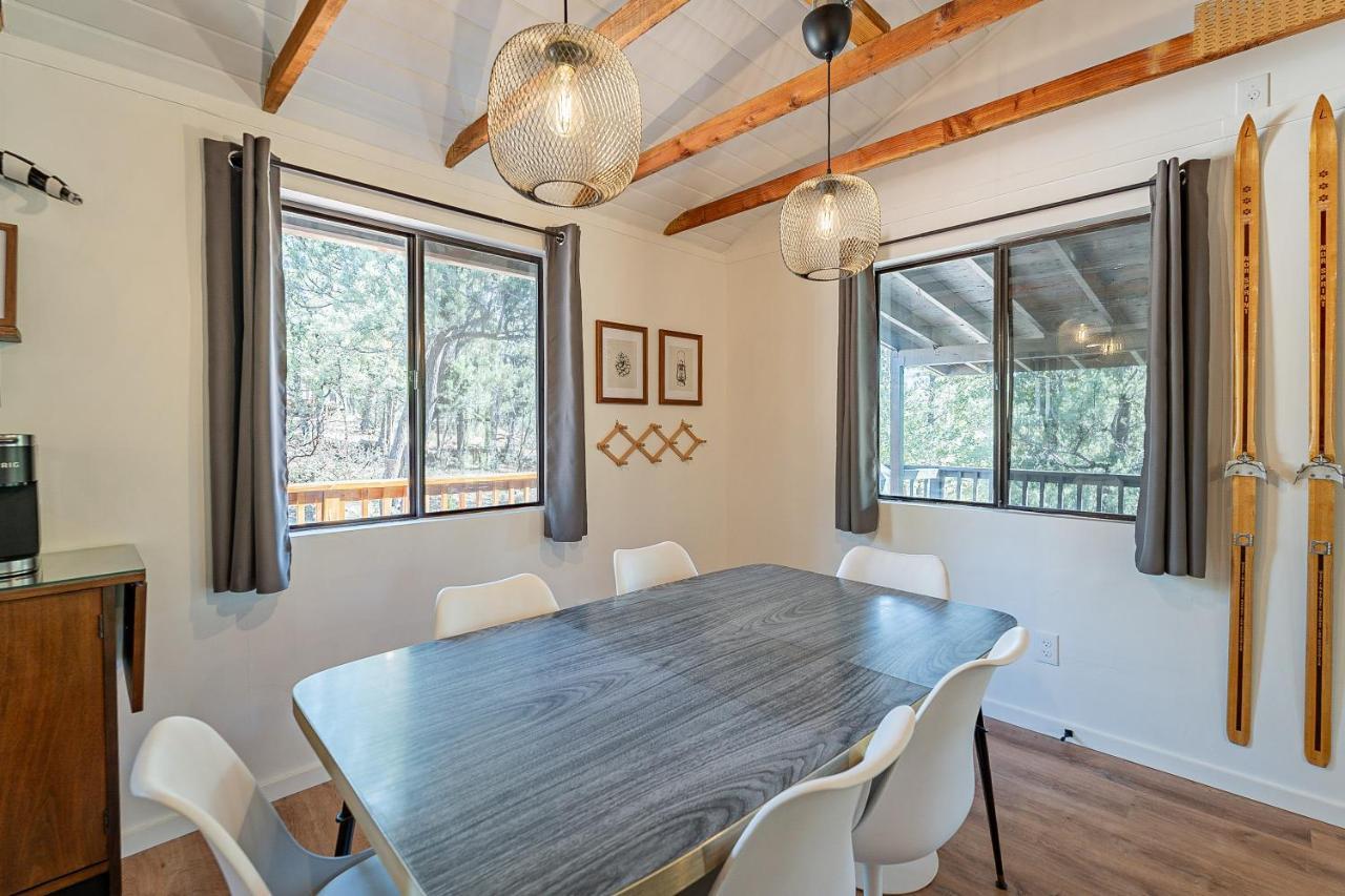 The Pine House - Cozy Mid-Century Modern, Pet-Friendly Villa Exteriör bild