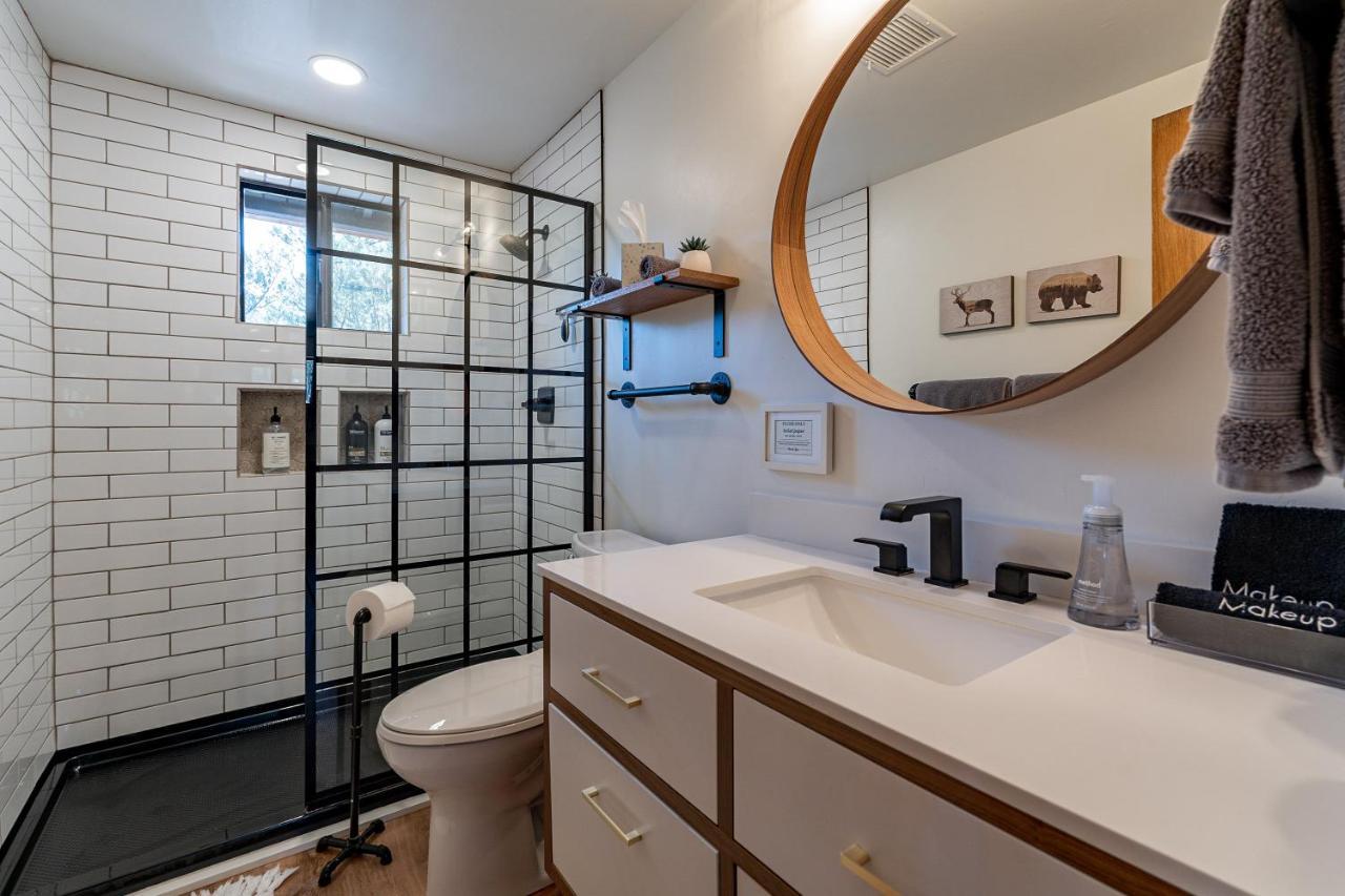 The Pine House - Cozy Mid-Century Modern, Pet-Friendly Villa Exteriör bild