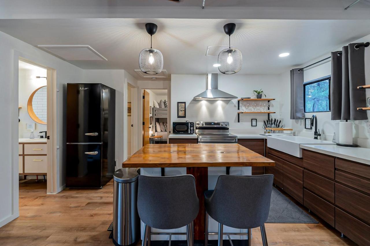 The Pine House - Cozy Mid-Century Modern, Pet-Friendly Villa Exteriör bild